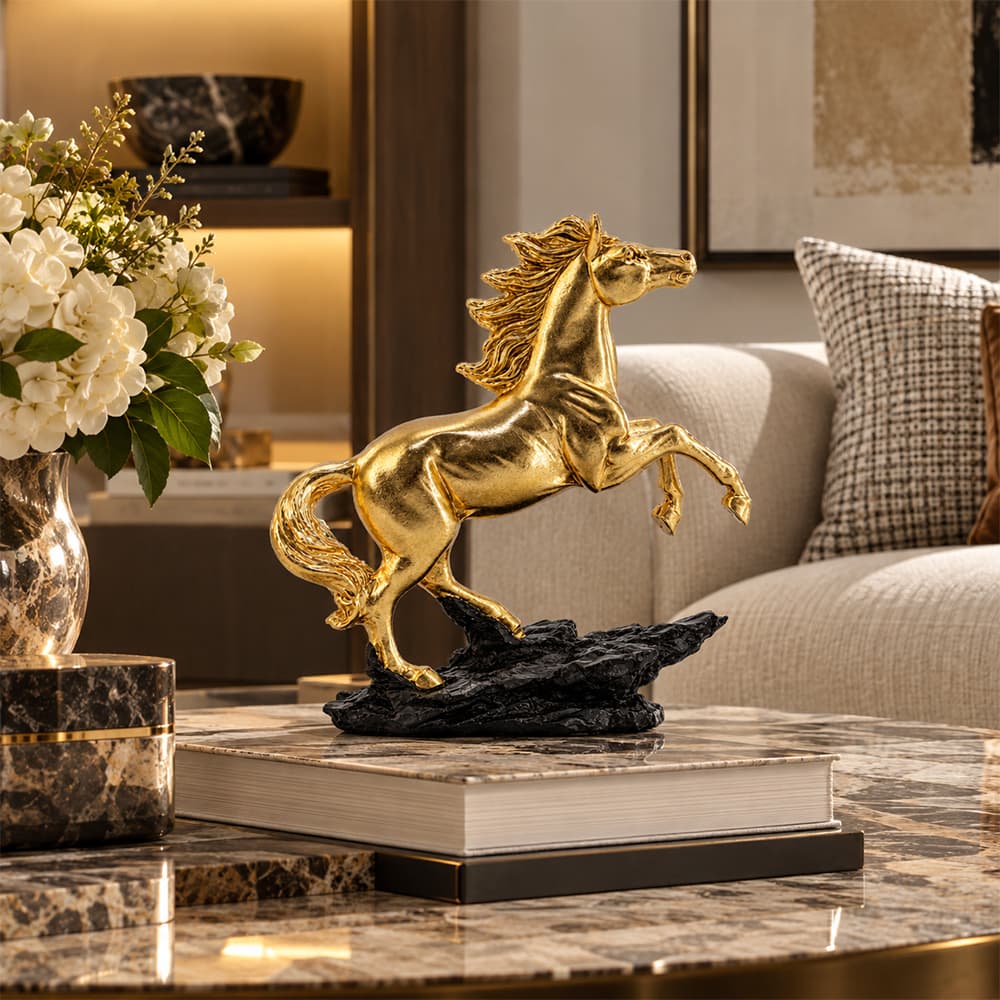 RAMPANT/10.5",Horse Figure