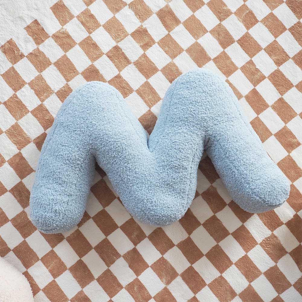หมอนอิงตัวอักษร - M (สีฟ้า)